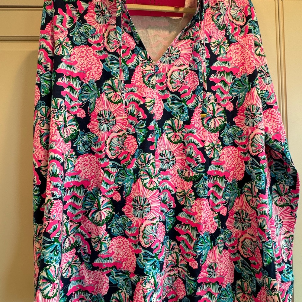 Lilly Pulitzer cassi upf50 popover oyster bay navy.     Shroom with a view XL